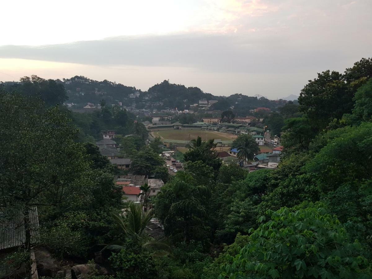 Kelum Homestay Канди Экстерьер фото